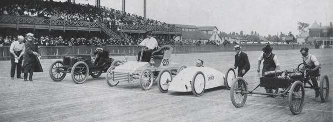 Baker “Torpedo Kid” at Glenville, Olds “Go-Devil” at far right